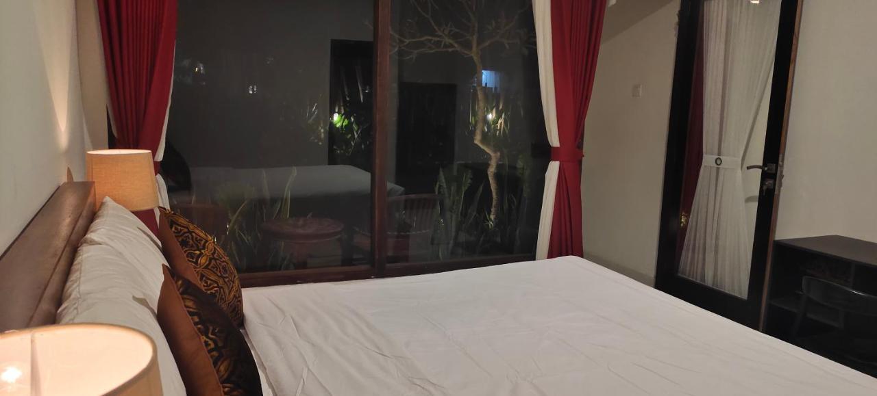 Hotel The Poetri Oka à Batununggul Extérieur photo
